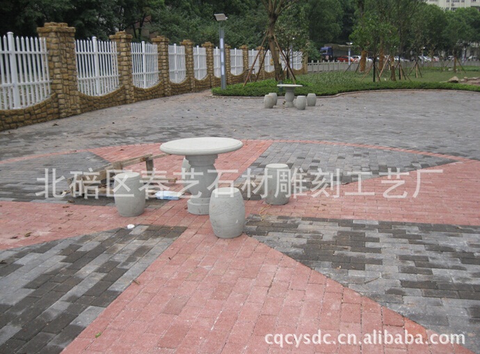 雕刻門(mén)墩石